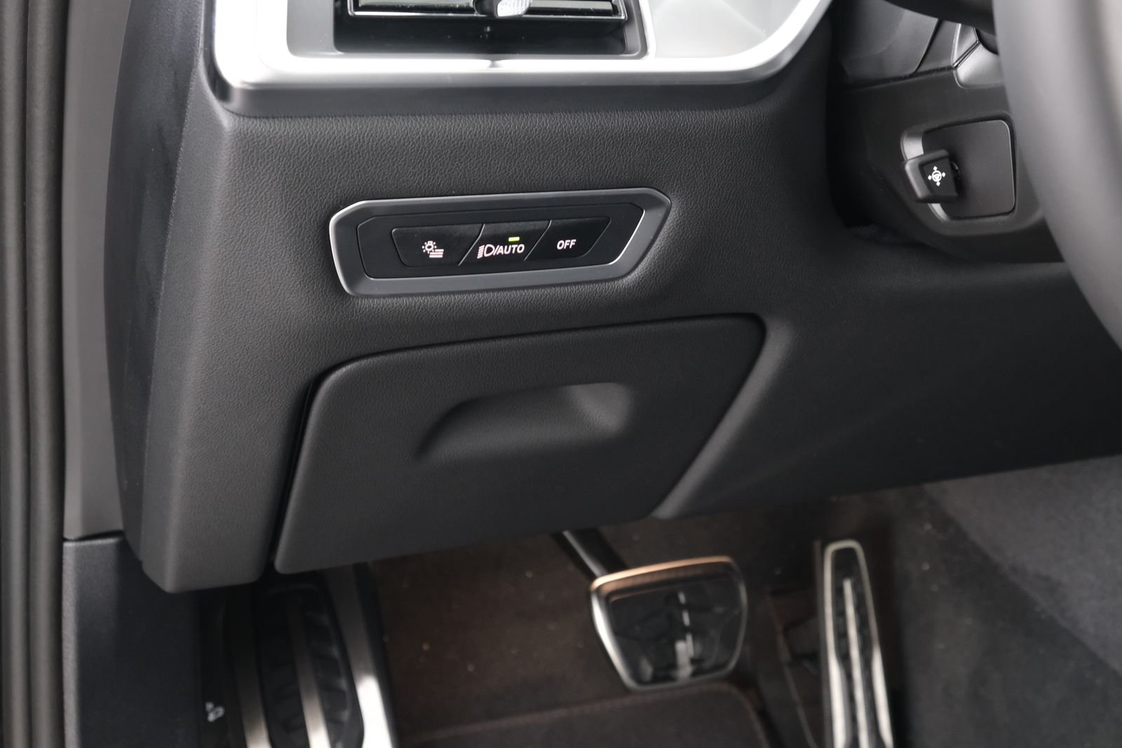 New 2027 Black Sapphire Metallic BMW M60i image 28