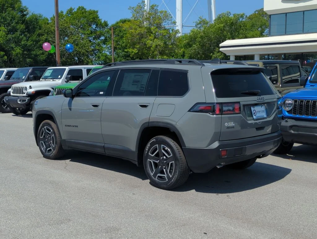 New 2026 Sting-Gray Clear-Coat Exterior Paint Jeep Laredo image 5