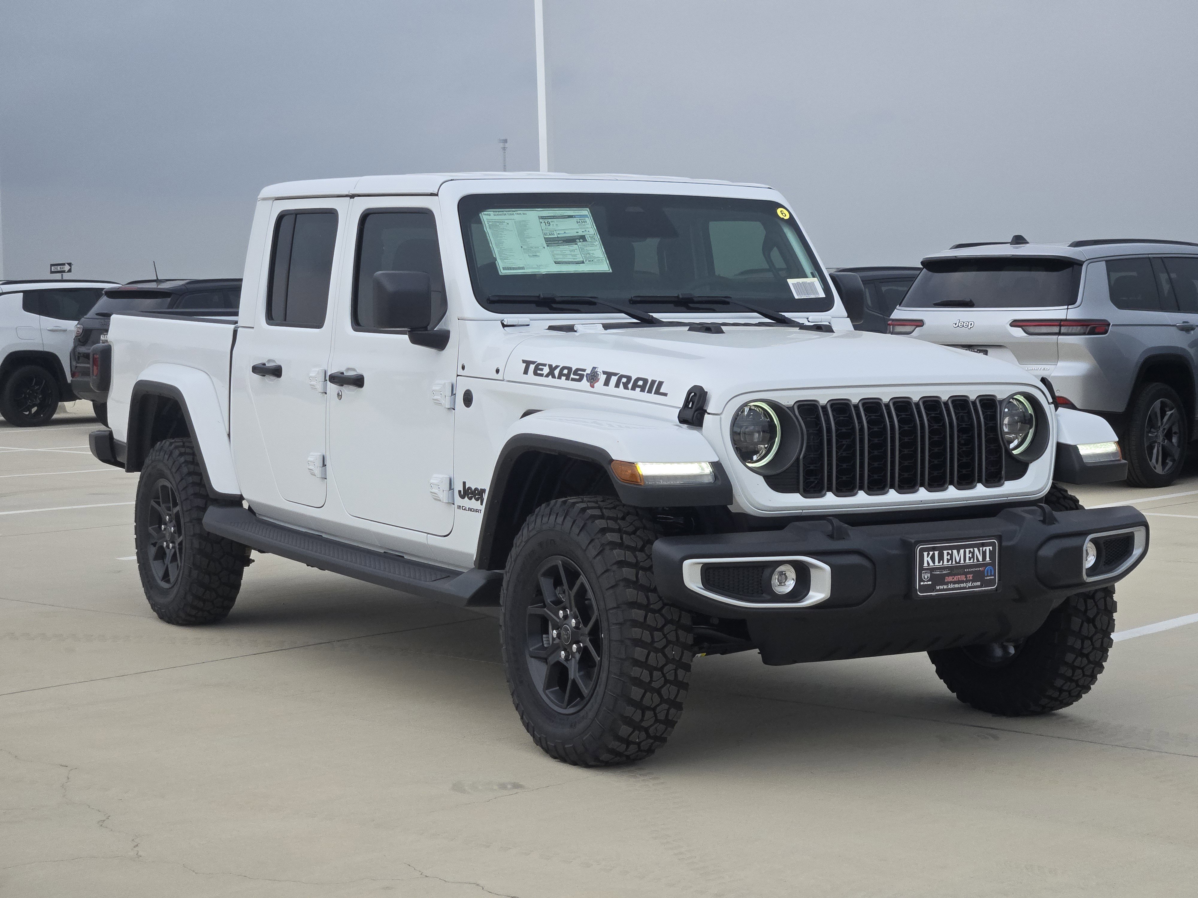 New 2026 Bright White Clear-Coat Exterior Paint Jeep Texas Trail image 3