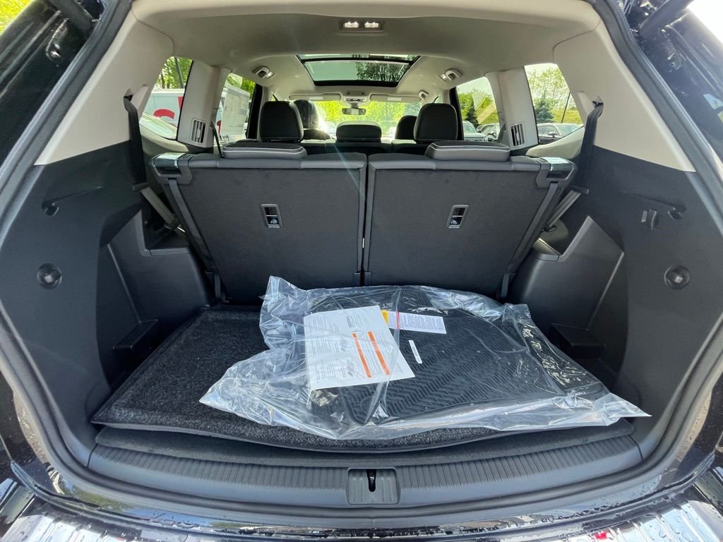 New 2026 Black Volkswagen 2.0T SE w/Technology image 26