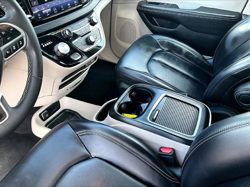 Used 2023 Blue Chrysler Touring L image 21