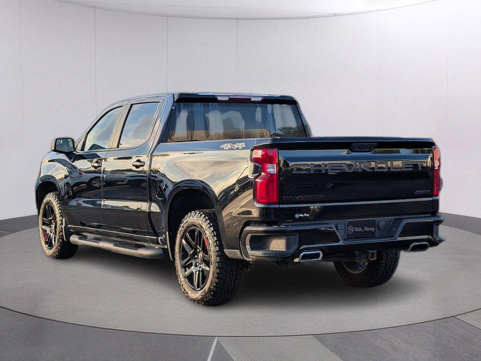 Used 2023 BLACK Chevrolet RST image 3
