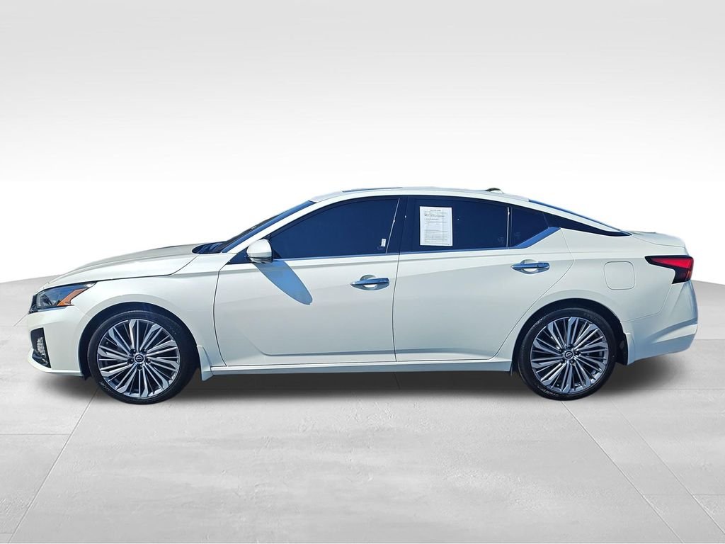 Used 2025 White Nissan 2.5 SL image 2