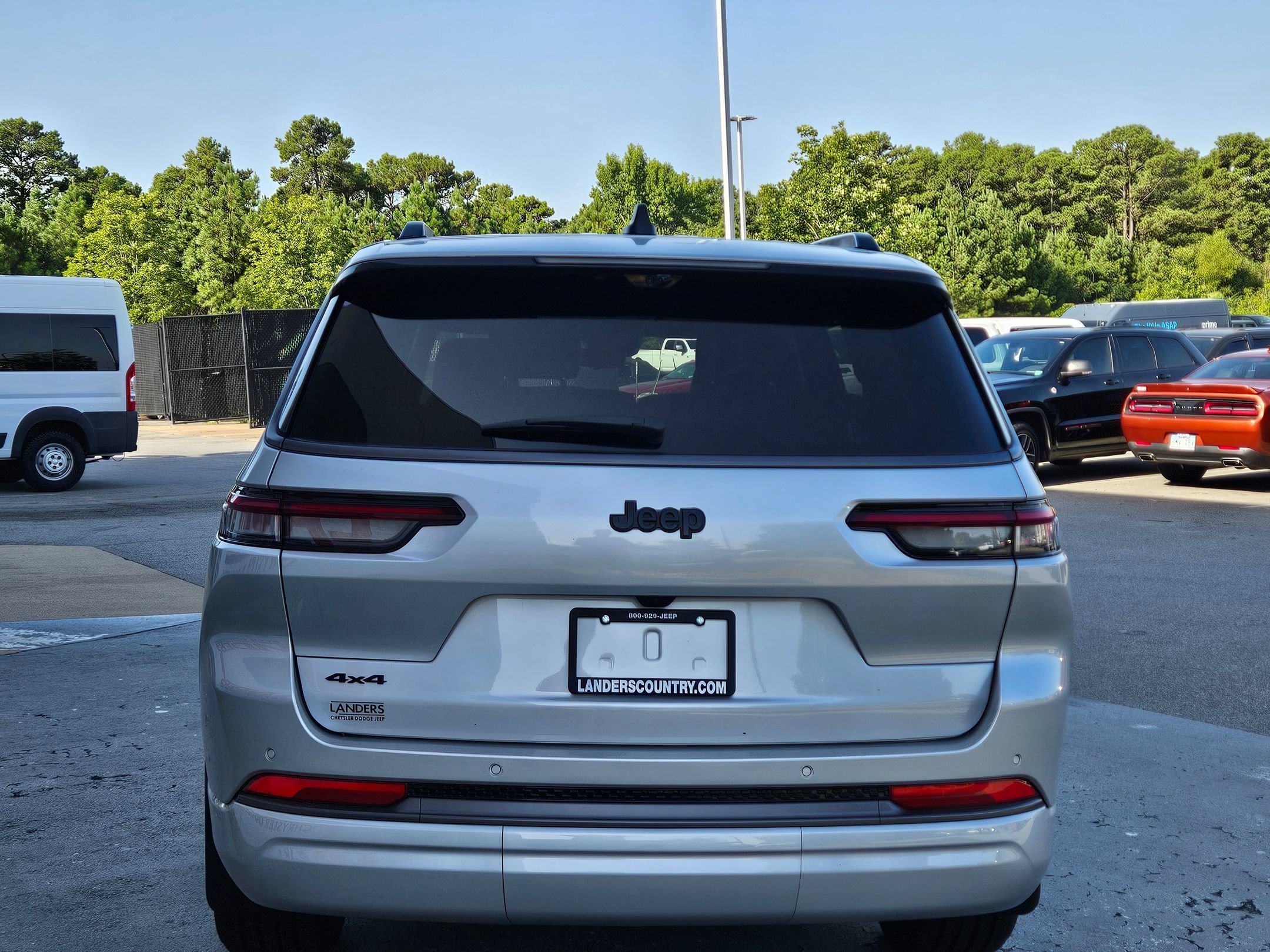 New 2026 Silver Zynith Exterior Paint Jeep Limited Reserve image 6