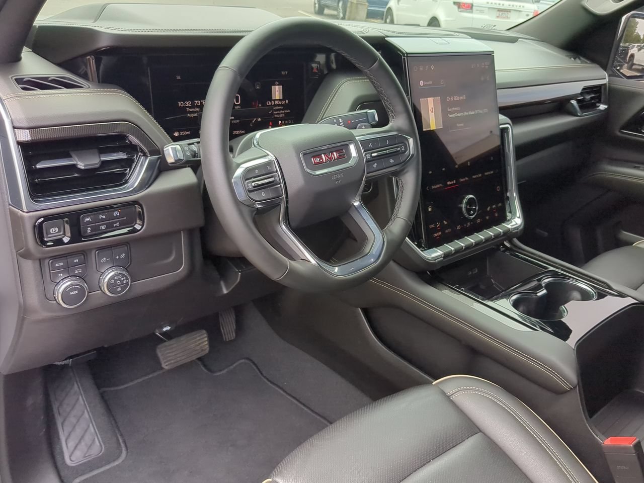 Used 2025 Summit White GMC Elevation image 10