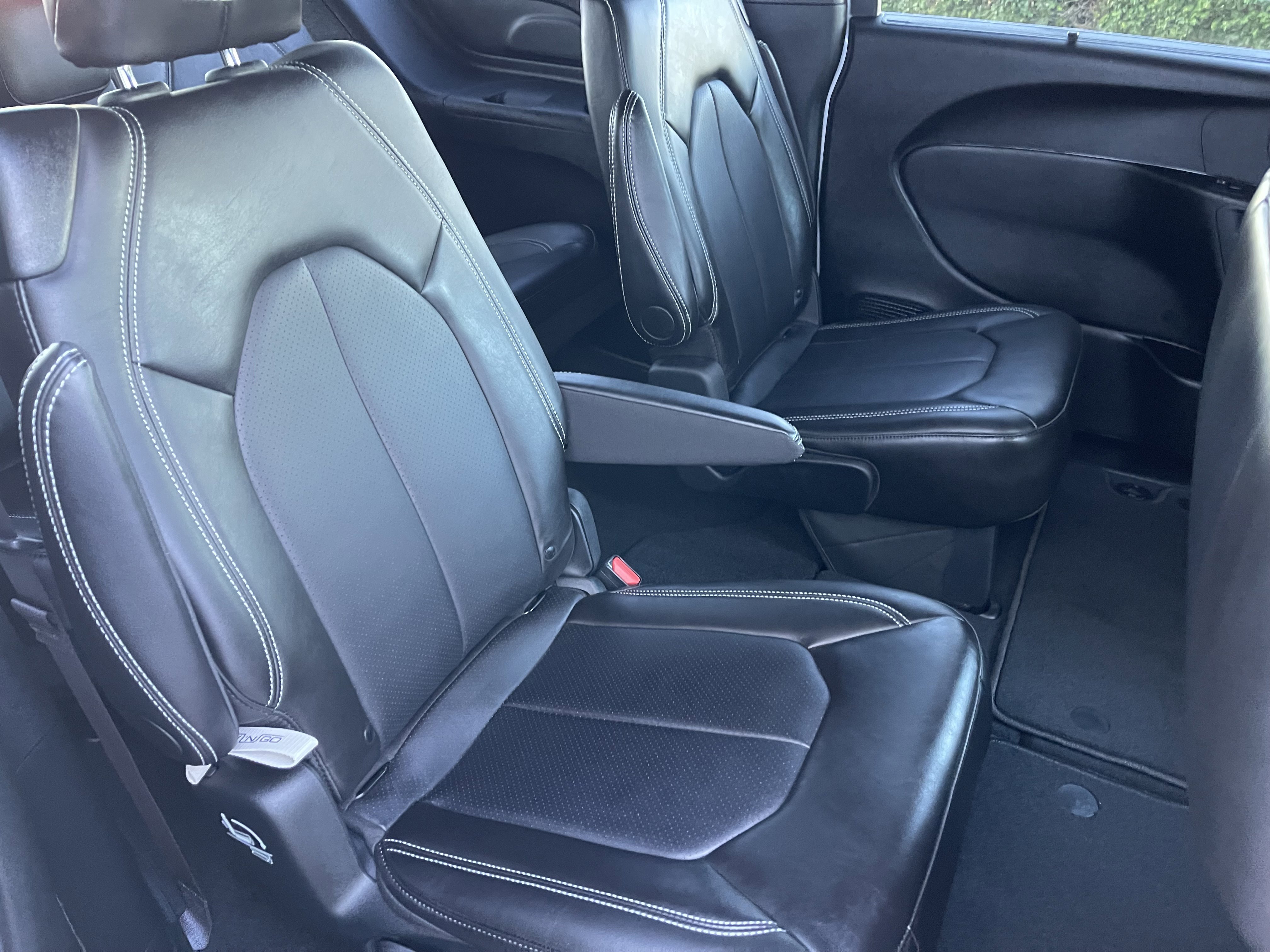 New 2026 Bright White Clear-Coat Exterior Paint Chrysler LX image 23