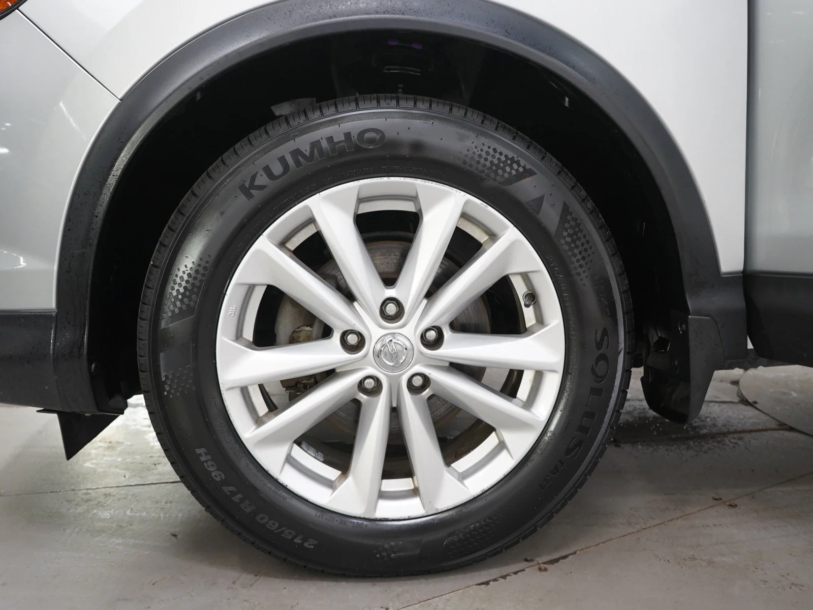Used 2017 Brilliant Silver Nissan SV image 28