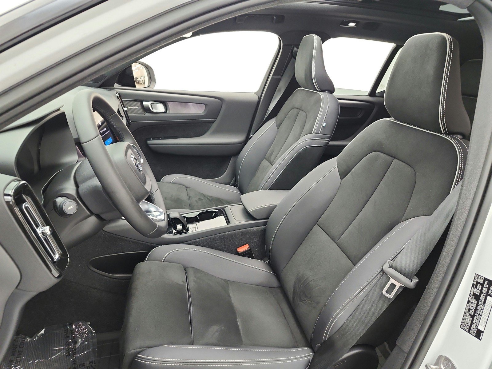 Used 2023 Crystal White Metallic Volvo Ultimate image 15