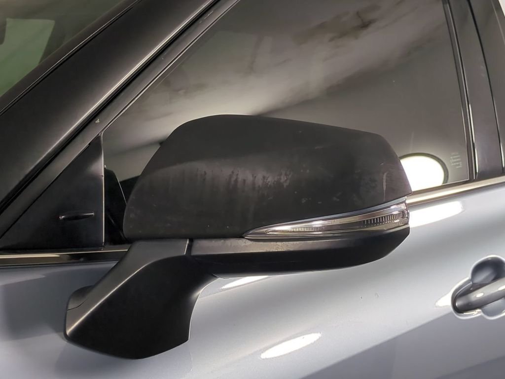 2021 Toyota Highlander XLE - Photo 12