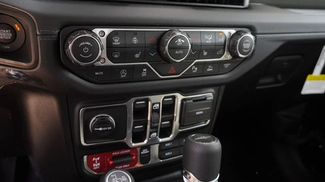 New 2026 Black Clear-Coat Exterior Paint Jeep Mojave X image 23