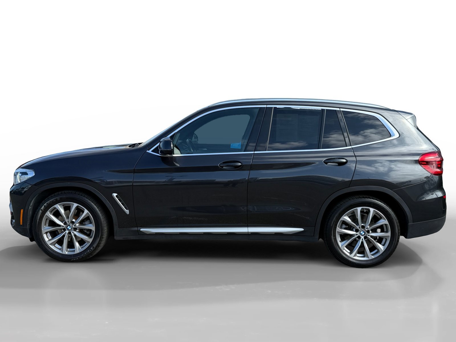 Used 2019 Dark Graphite Metallic BMW xDrive30i image 2