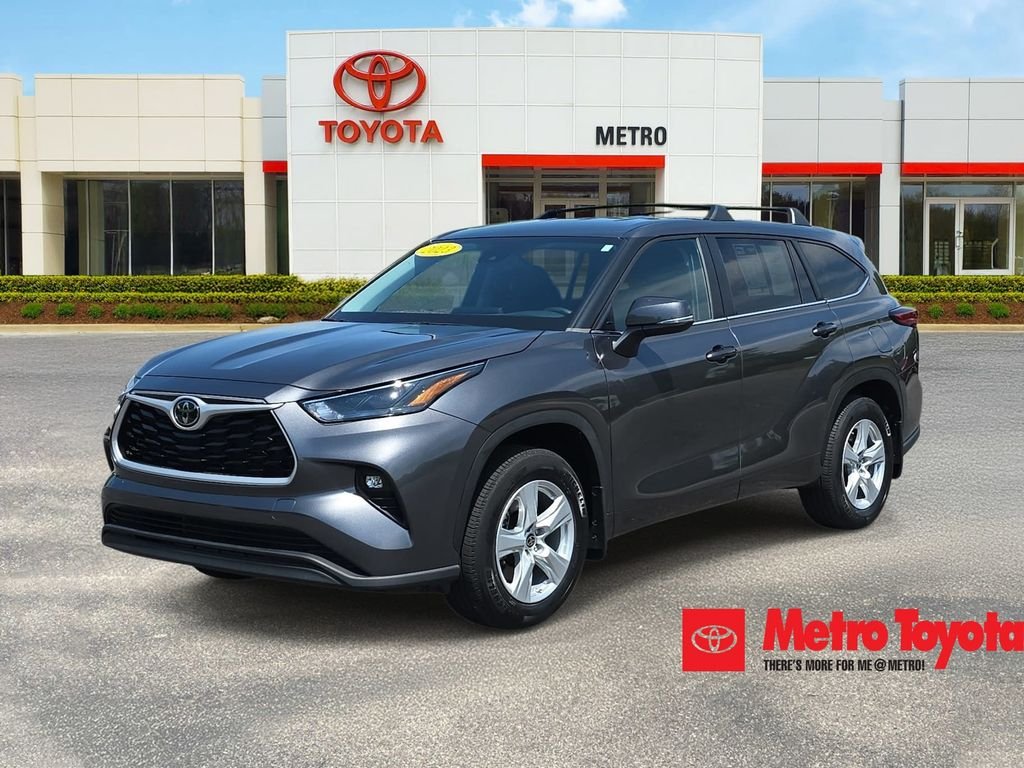 2023 Toyota Highlander LE AWD's photo