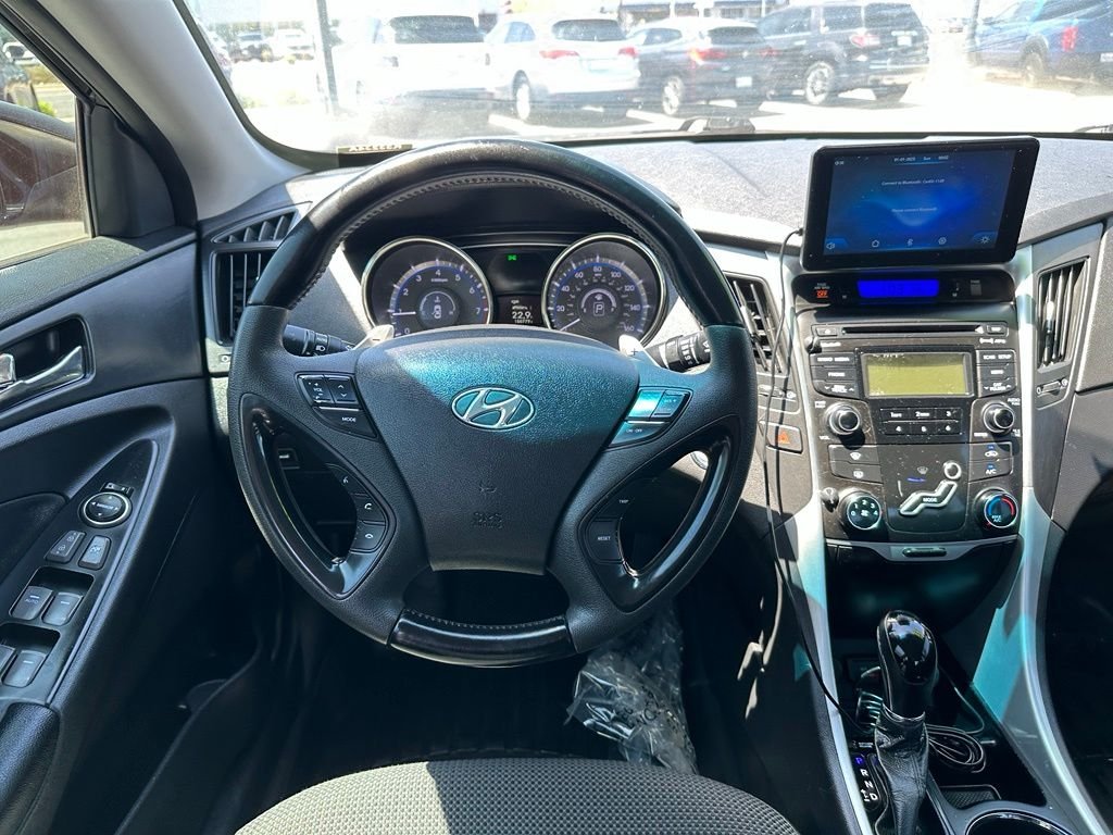 Used 2012 Black Hyundai SE image 13