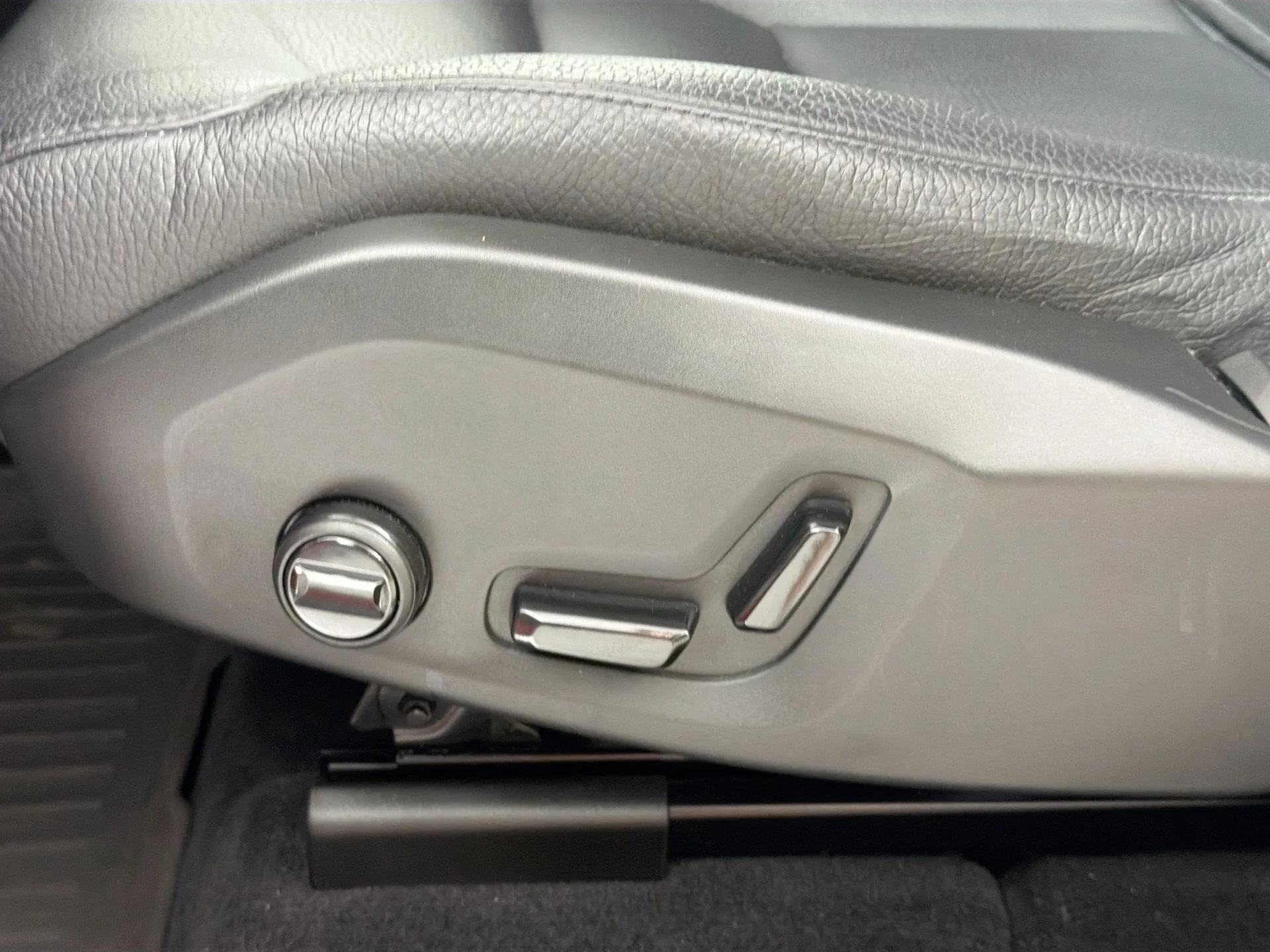 Certified Used 2023 Fusion Red Volvo Plus image 19