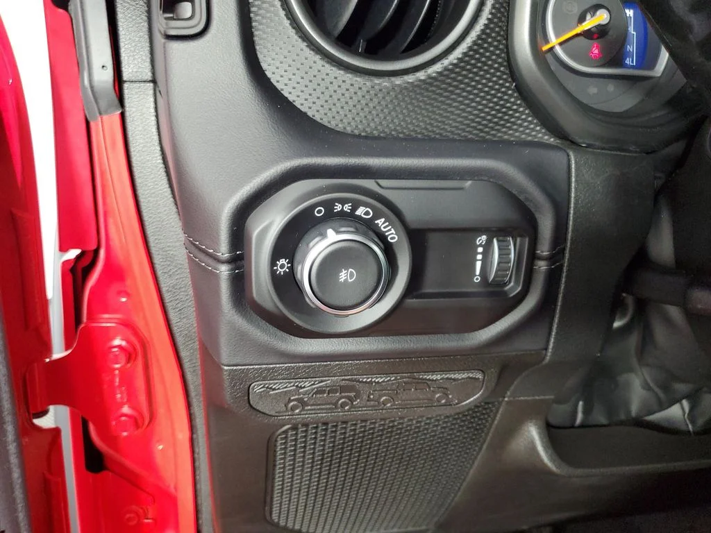 Used 2025 Red Jeep Rubicon image 28