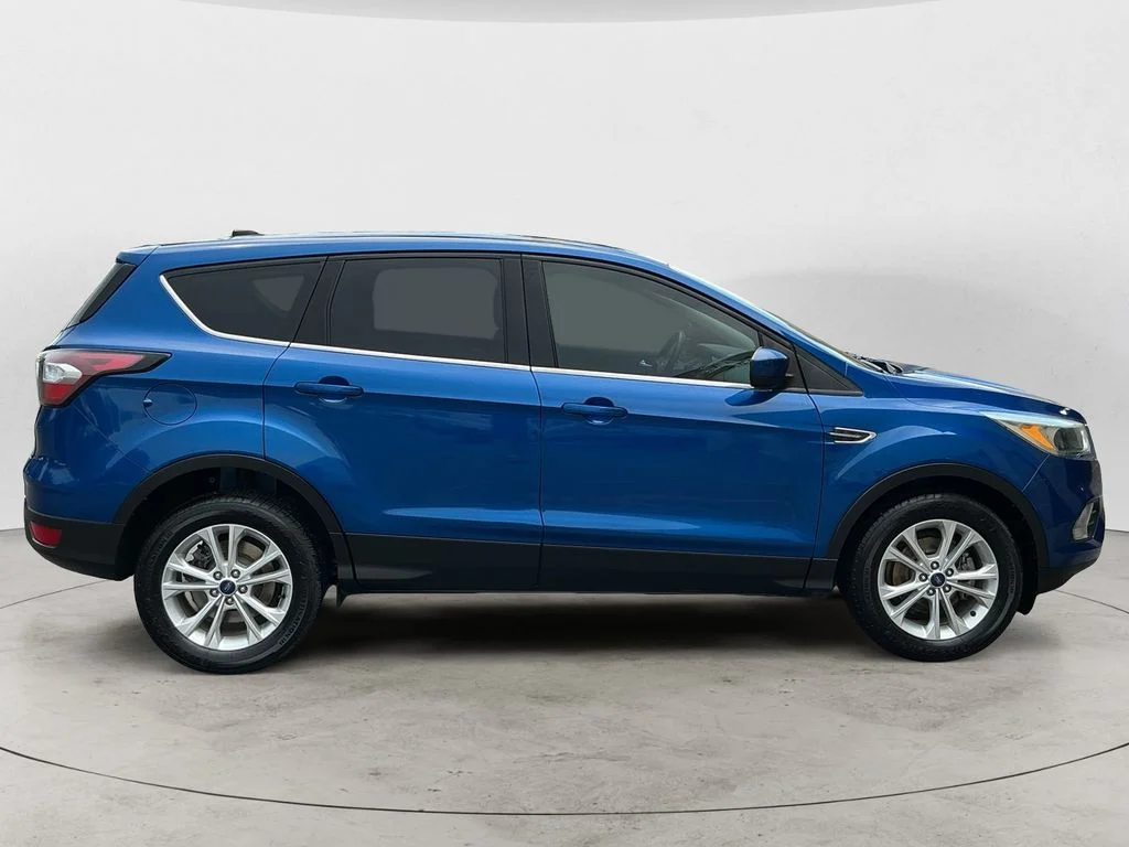 Used 2017 Blue Ford SE image 4