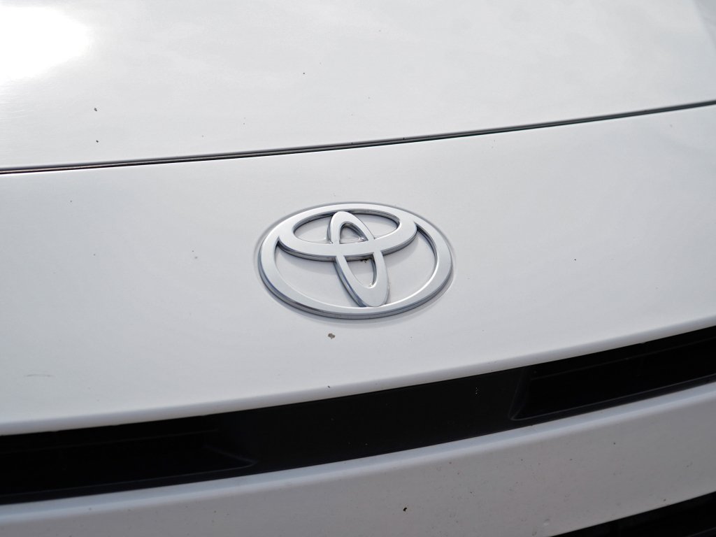 Used 2025 Wind Chill Pearl Toyota XSE image 29