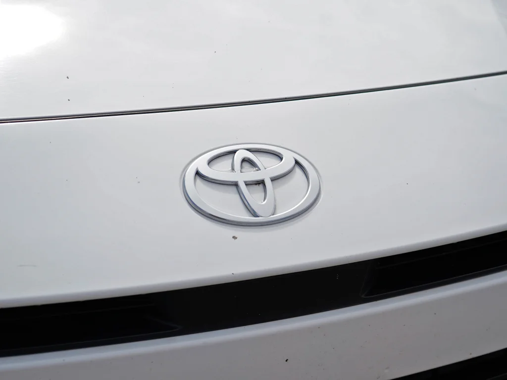 Used 2025 Wind Chill Pearl Toyota XSE image 29