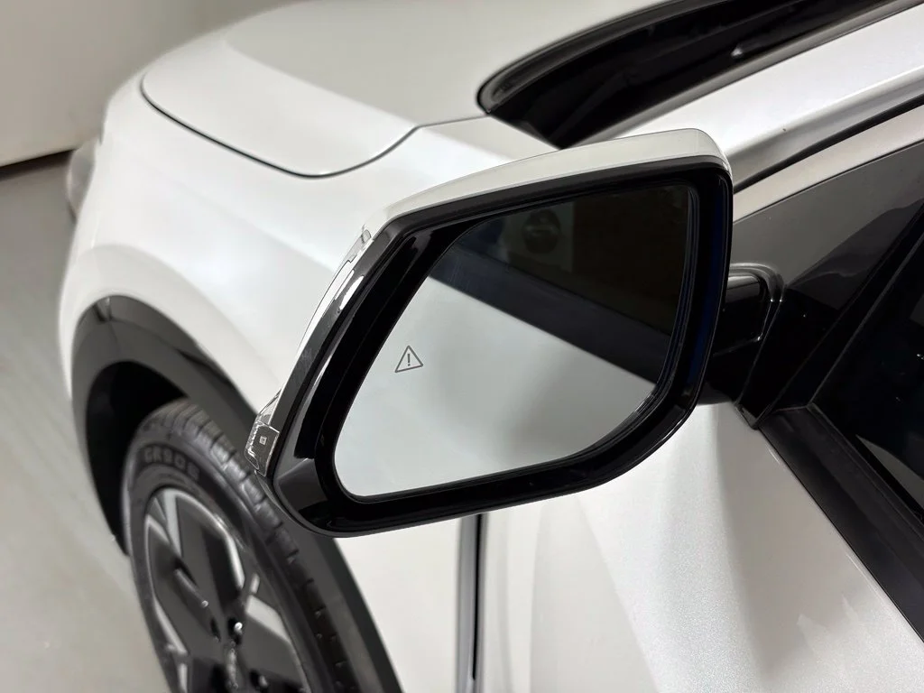 Used 2023 White Kia Wind image 12