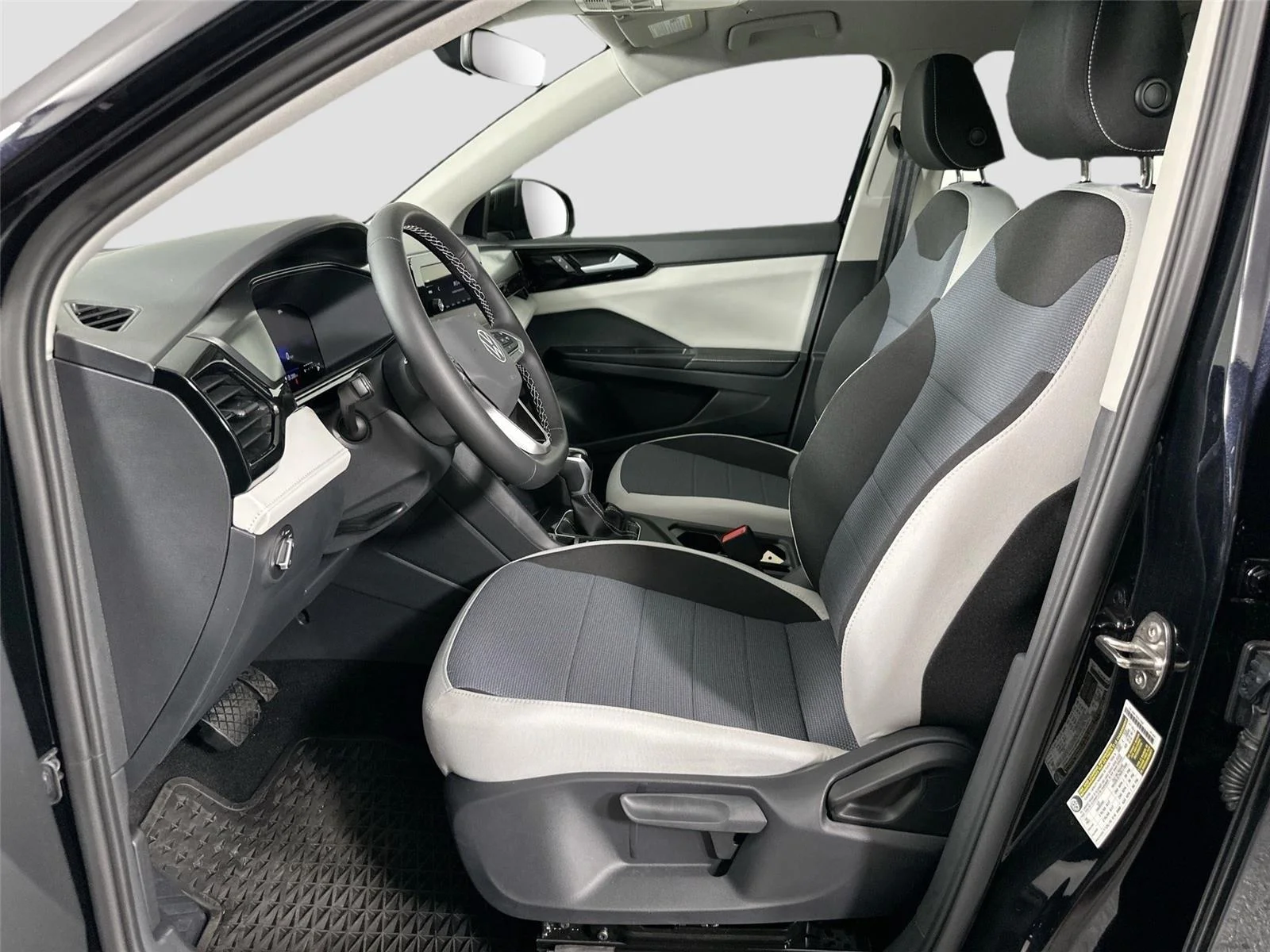 2025 Volkswagen Taos S - Photo 16
