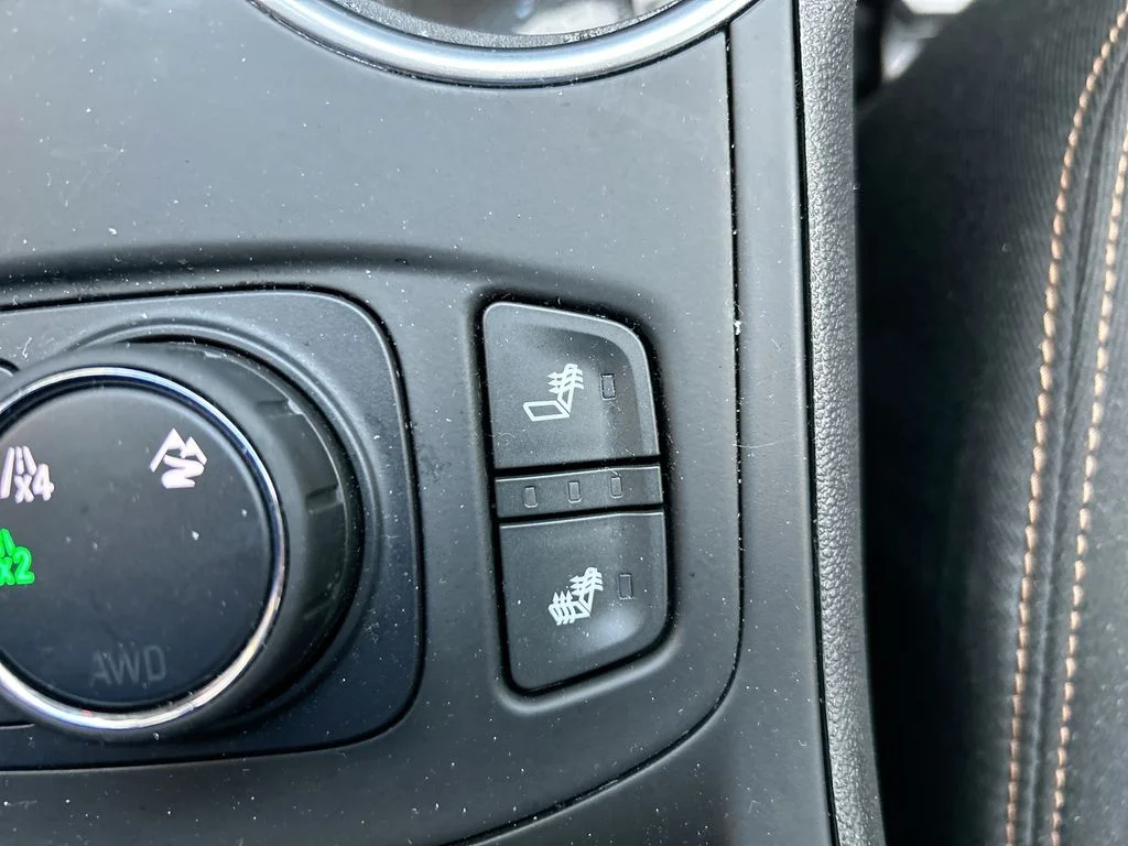 Used 2020 Gray GMC SLE image 30