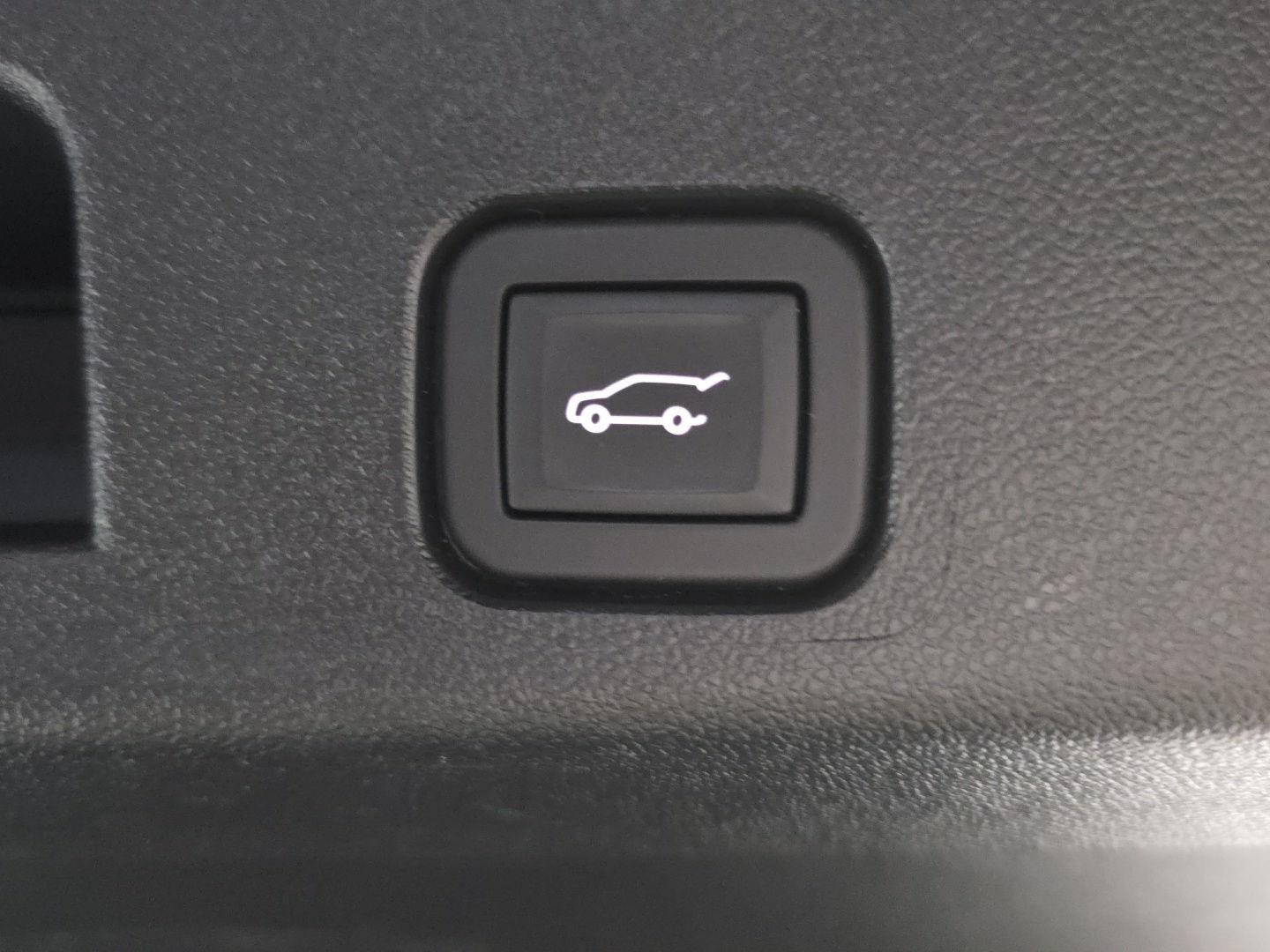 Used 2025 Mosaic Black Metallic Chevrolet AWD Z71 image 4
