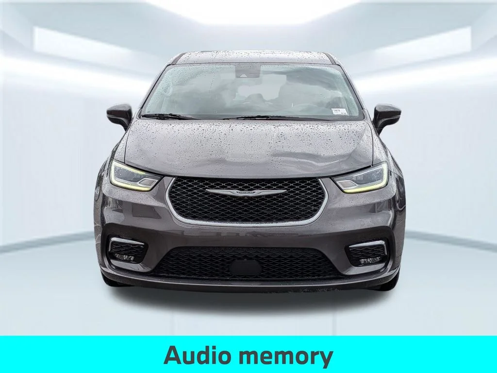Used 2023 Gray Chrysler Touring L image 11