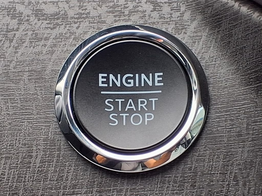 Used 2025 White Ford Platinum image 16