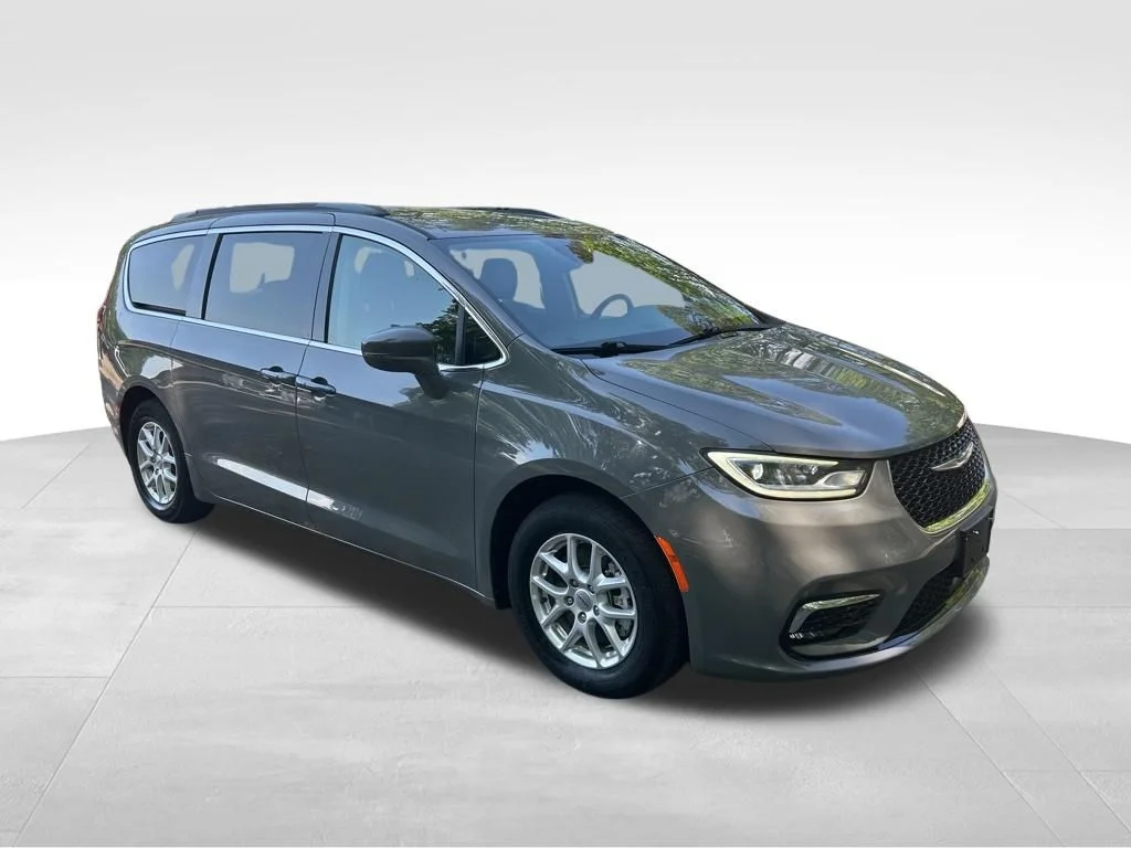 Used 2022 White Chrysler Touring L image 8