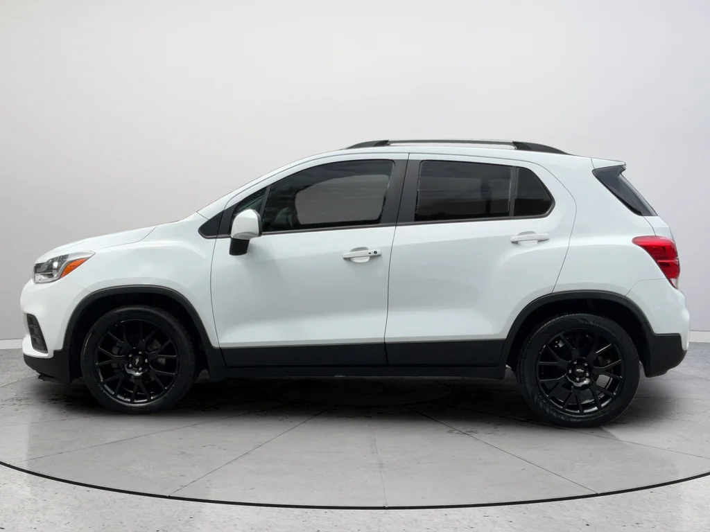 Used 2022 White Chevrolet LT image 10