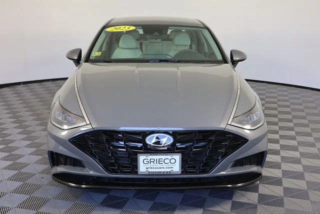 Used 2023 Gray Hyundai SEL image 3