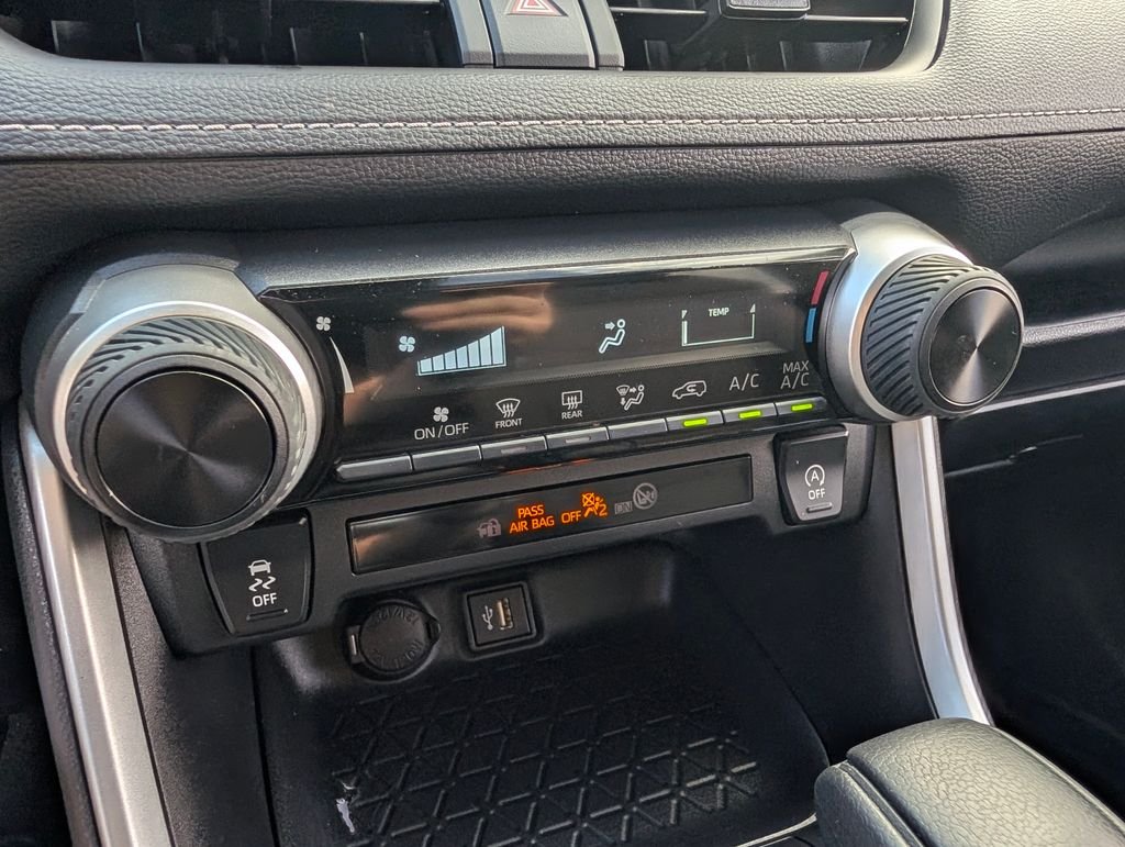 2024 Toyota RAV4 LE - Photo 24