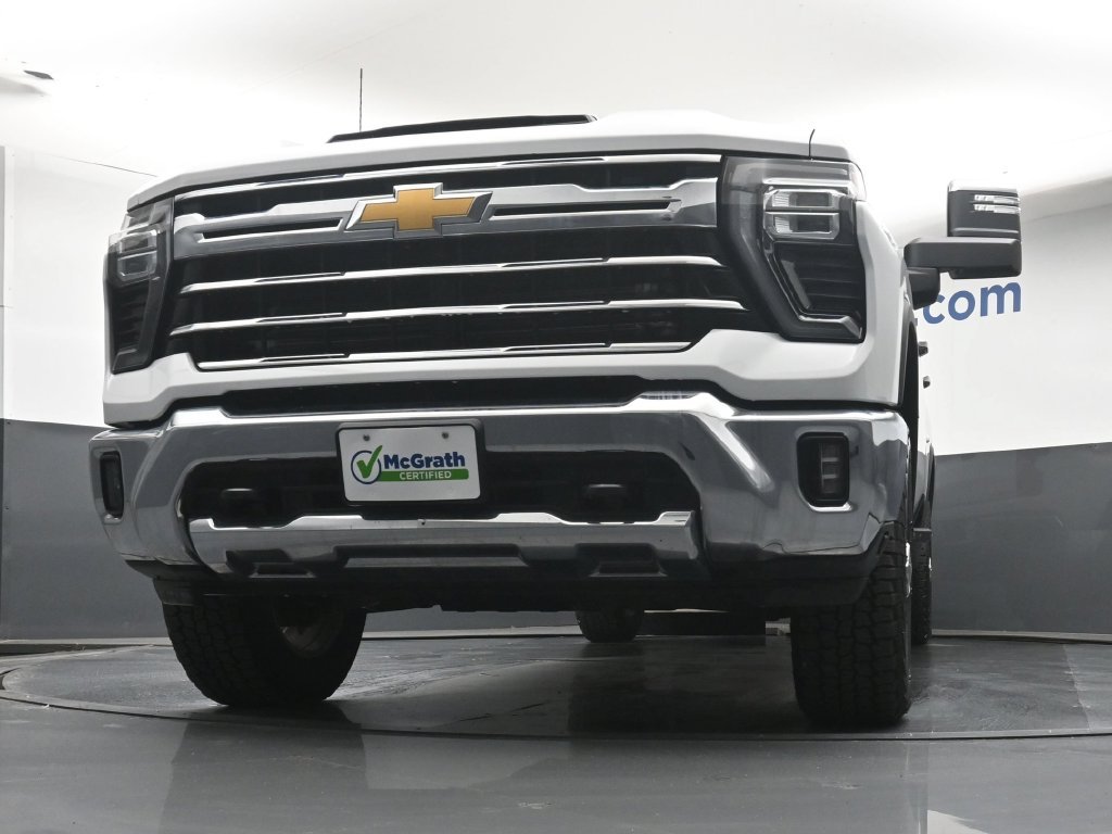 Used 2025 White Chevrolet LTZ image 7