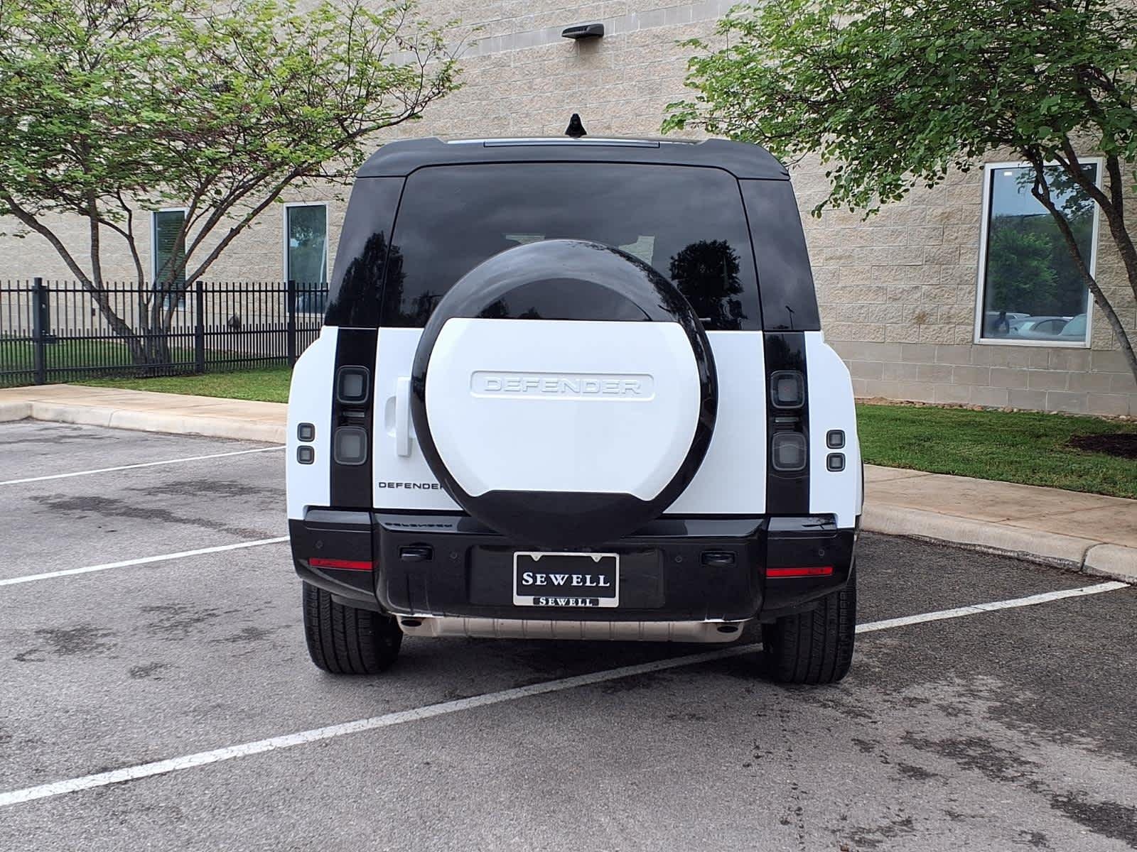 New 2026 Fuji White Land Rover X-Dynamic SE image 5