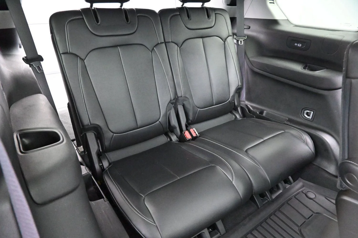Used 2023 Rocky Mountain Pearlcoat Jeep Limited image 38