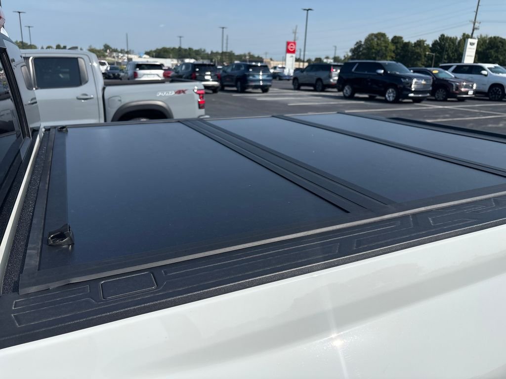Used 2025 White Chevrolet Z71 image 25