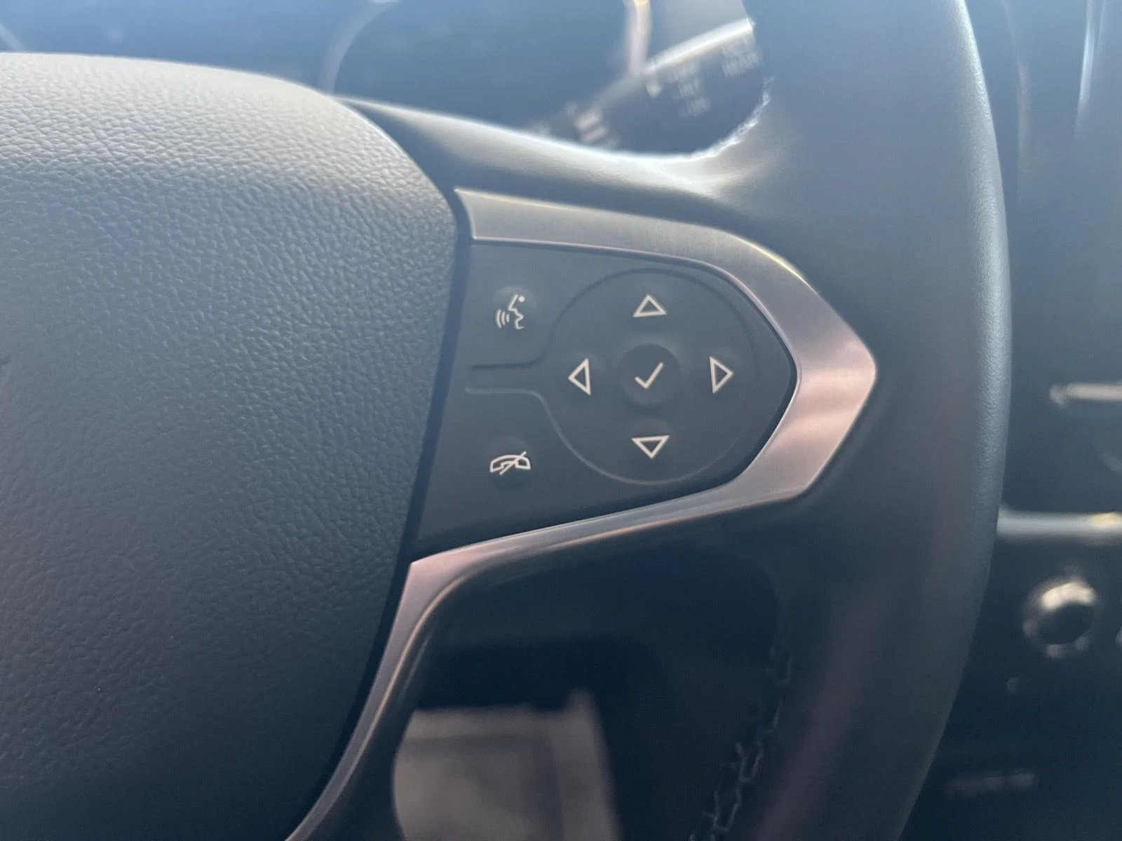 Used 2023 Mosaic Black Metallic Chevrolet LT Cloth image 21
