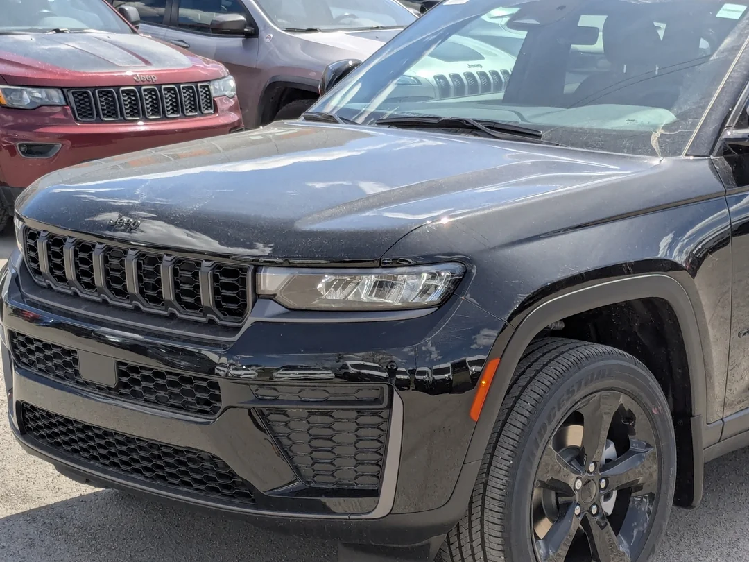 New 2026 Black Jeep Altitude - - 4x4 - 20 Gloss Black Wheels - 2.0L Turbo - Remote Start & More! image 10