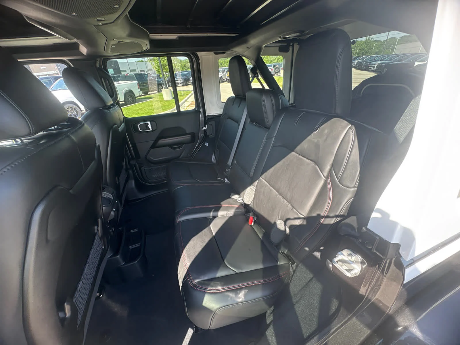 New 2026 Granite Crystal Metallic Clearcoat Jeep Rubicon X image 13