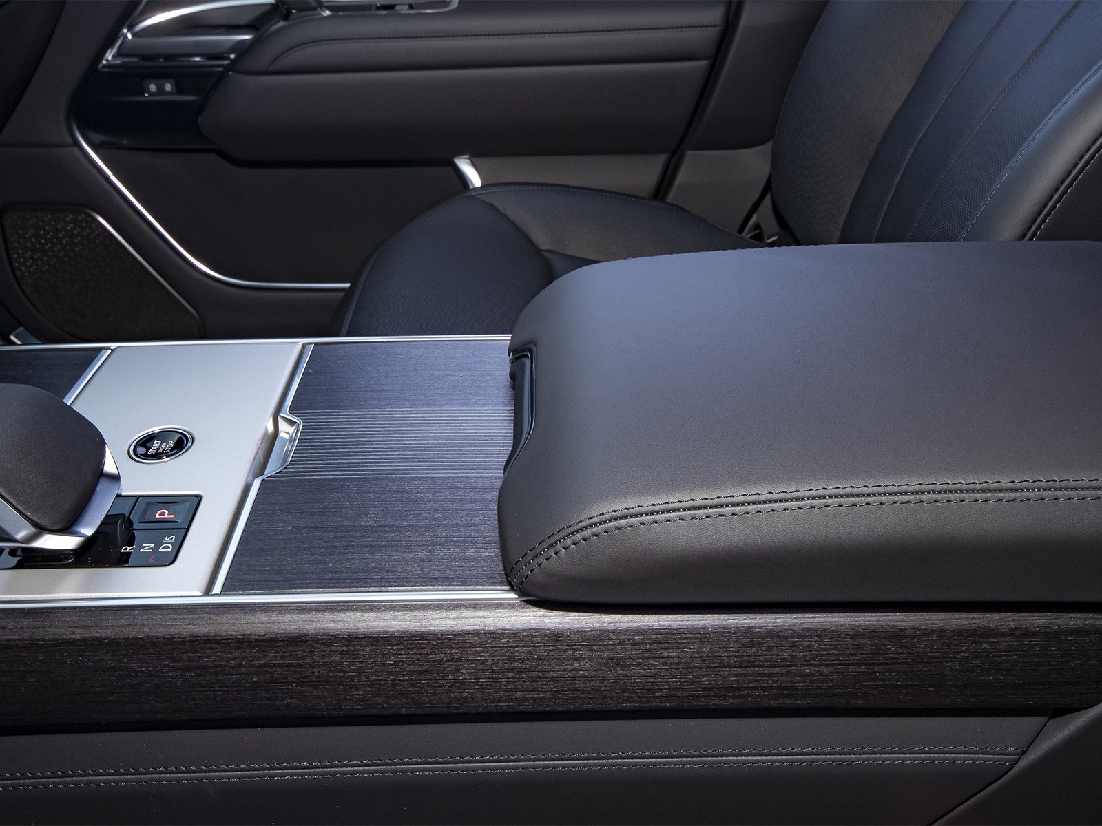 New 2026 Fuji White Land Rover Autobiography image 31