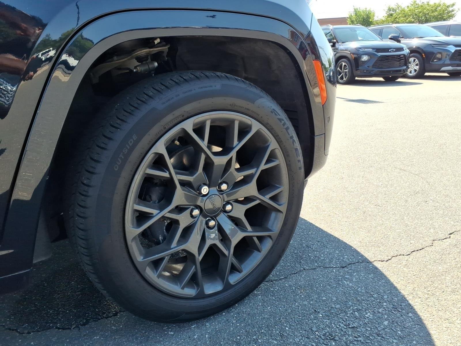 Used 2024 Diamond Black Crystal Pearlcoat Jeep Summit Reserve image 14