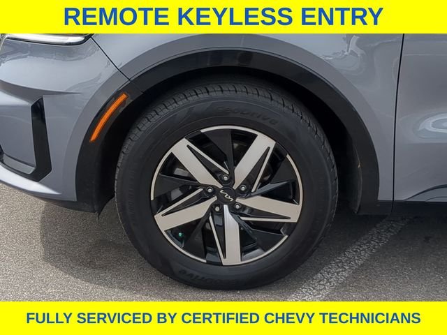 Used 2023 Silver Kia S image 19