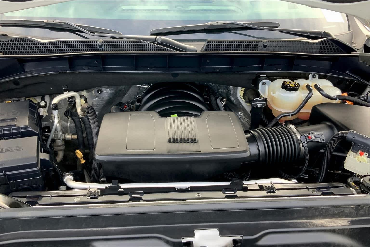 Used 2019 White Frost Tricoat GMC Denali image 30