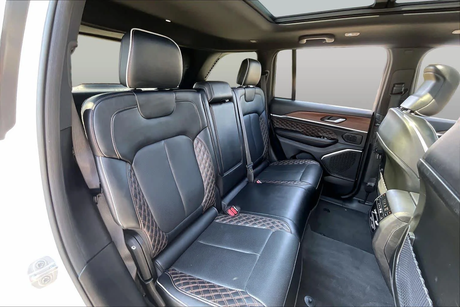 Used 2022 Bright White Clearcoat Jeep Summit image 19