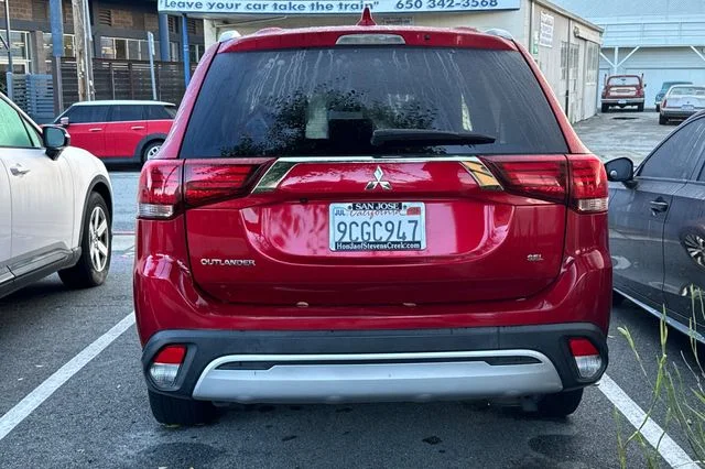 Used 2020 Red Diamond Mitsubishi SEL image 5