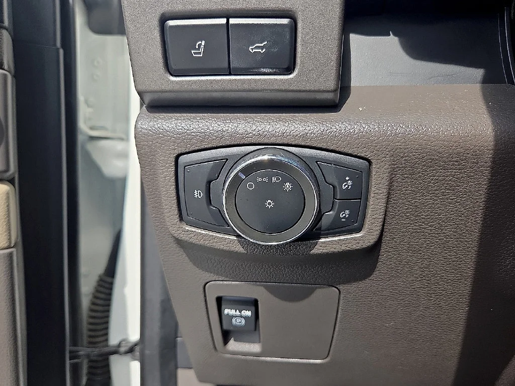 Used 2021 White Ford XLT image 20