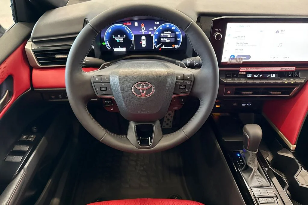 New 2026 Wind Chill Pearl with Midnight Black Metallic roof <sup>1</sup> Toyota  XSE image 15