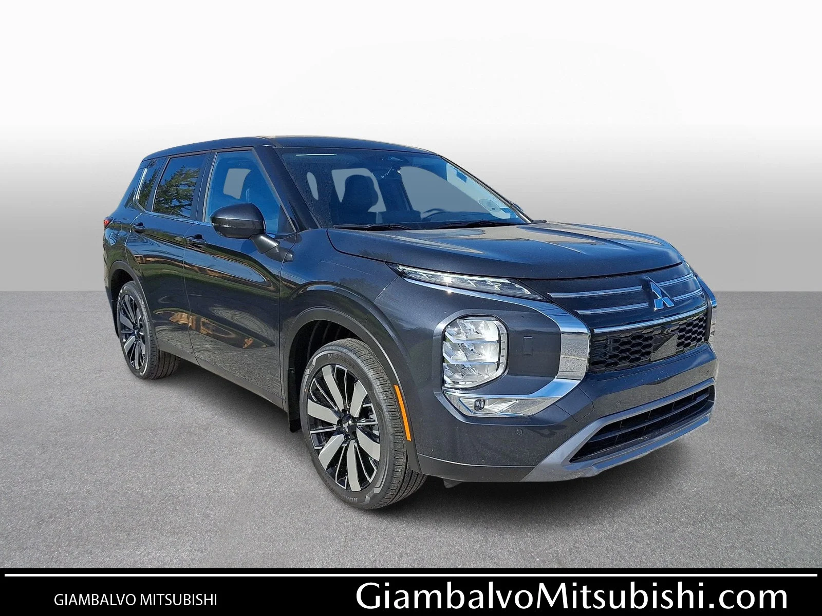 New 2026 Gray Mitsubishi SE image 1