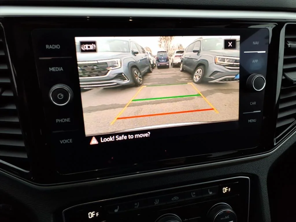 Used 2023 Opal White Pearl (0p0p) Volkswagen V6 SEL Premium R-Line 4Motion image 10