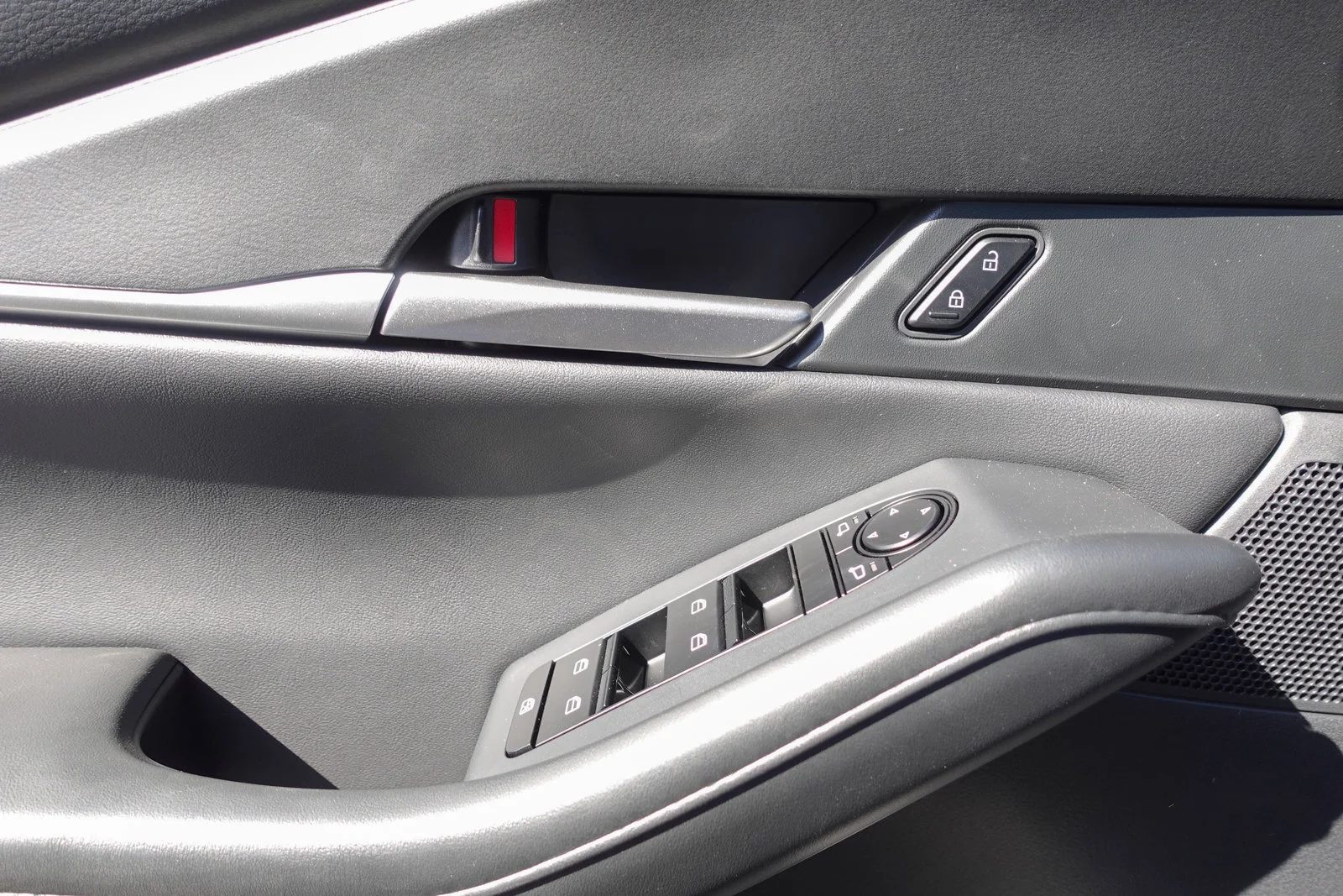 New 2026 Jet Black Mica Mazda 2.5 S Preferred image 17